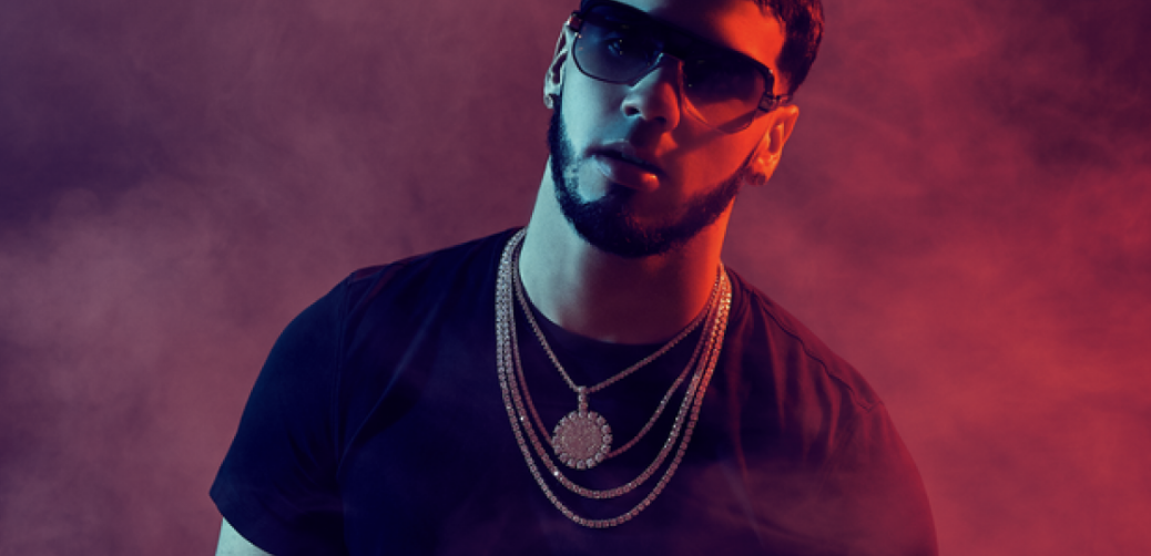 Posponen concierto de Anuel AA por hundimiento de la tarima